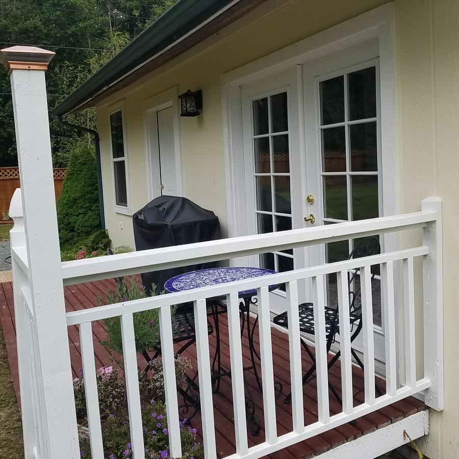 Arbor Rouge Cottage Clinton Exterior photo
